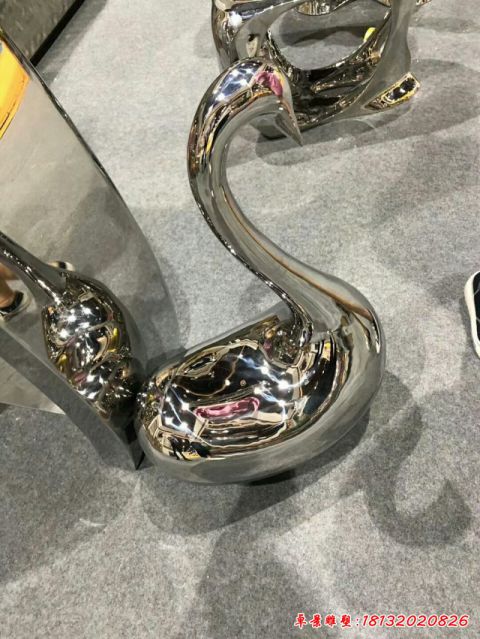 抽象镜面天鹅