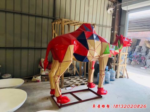彩绘几何骆驼