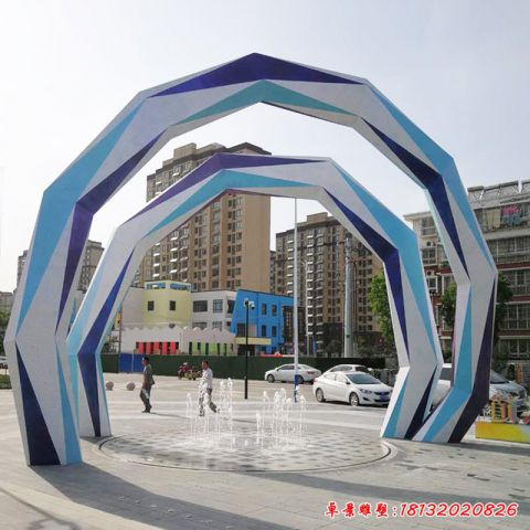 城市广场拱门