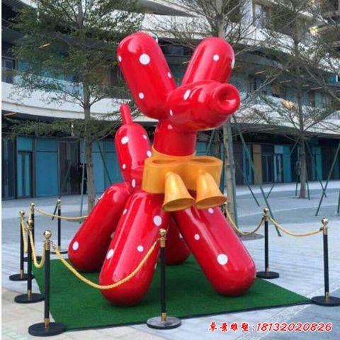 大型红色气球狗
