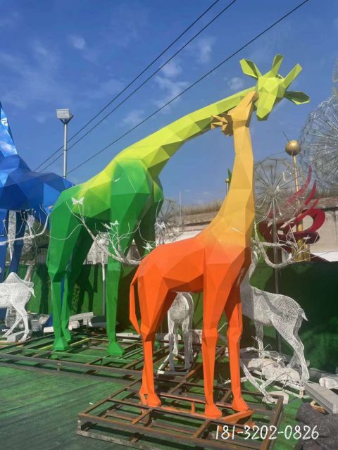 广场彩绘长颈鹿